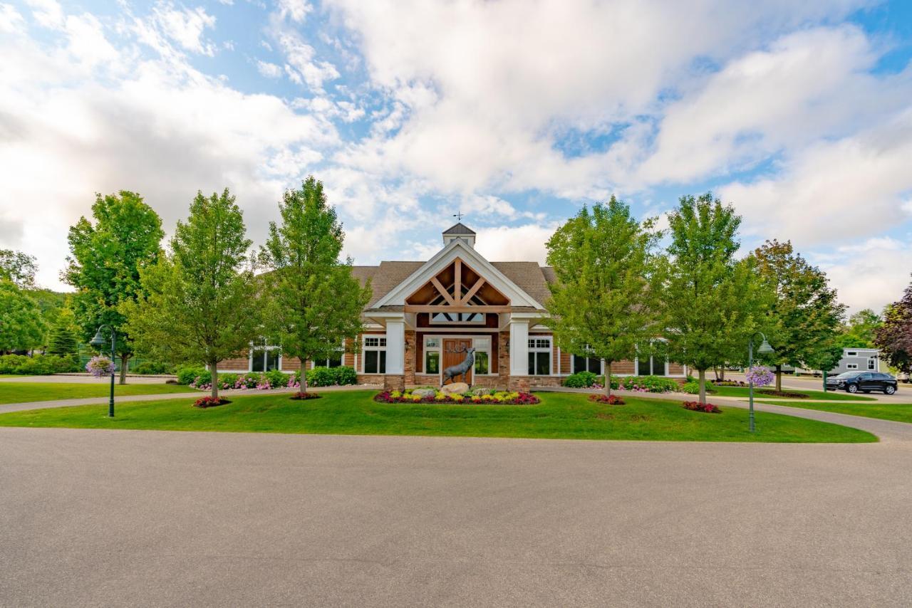 Sun Outdoors Petoskey Bay Harbor Hotell Eksteriør bilde